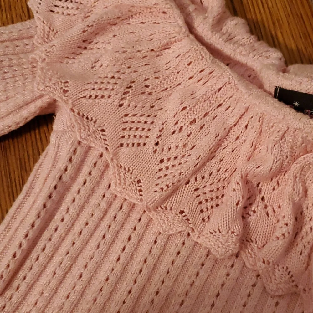 Spoiled Girl bell sleeve pink knit sweater size M